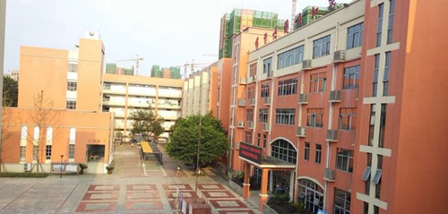 四川省成都市川化中學(xué)升旗臺(tái)