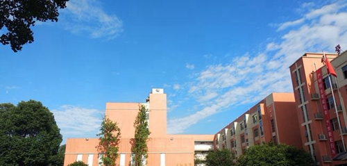 四川省成都市川化中學(xué)校園風(fēng)貌