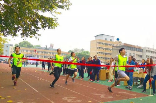 成都市新都區(qū)泰興中學(xué)校終點沖刺
