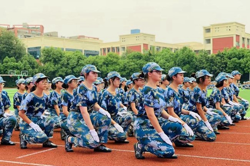 成都高新實(shí)驗(yàn)中學(xué)隊(duì)列表演方隊(duì)