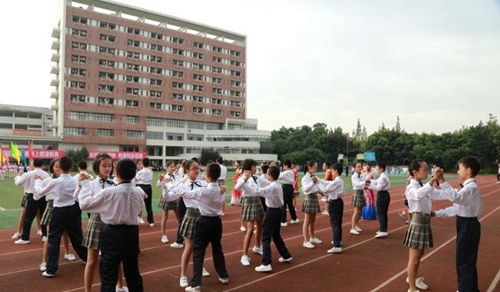 成都高新實(shí)驗(yàn)中學(xué)交際舞表演