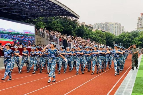 成都高新實(shí)驗(yàn)中學(xué)軍訓(xùn)匯演