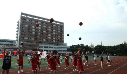 成都高新實(shí)驗(yàn)中學(xué)籃球表演