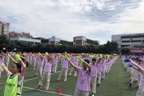 成都高新實(shí)驗(yàn)中學(xué)排舞表演