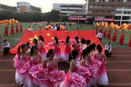 成都高新實(shí)驗(yàn)中學(xué)盛世花開