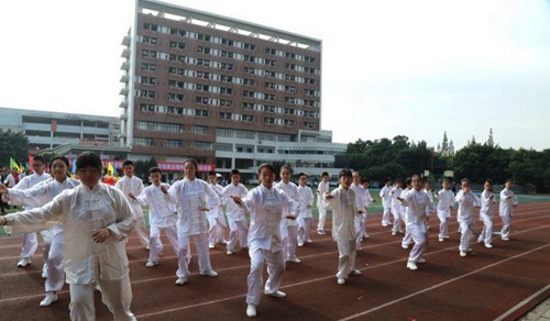 成都高新實(shí)驗(yàn)中學(xué)太極拳表演
