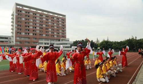 成都高新實(shí)驗(yàn)中學(xué)新女駙馬