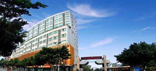 成都高新實(shí)驗(yàn)中學(xué)紫荊校區(qū)校門