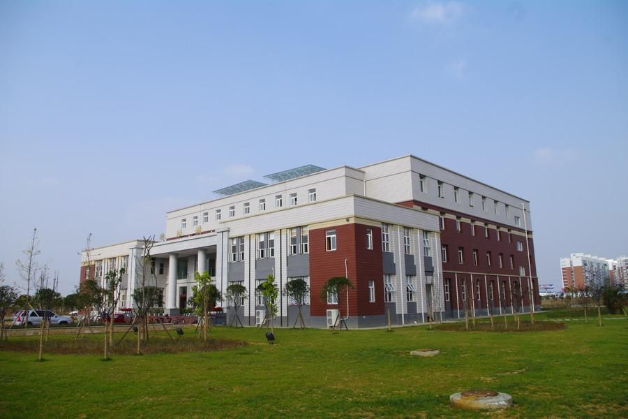 2022年重慶初中畢業(yè)學護理好不好？女生學護理好不好？ 