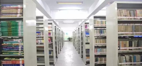 四川省成都市西北中學圖書館