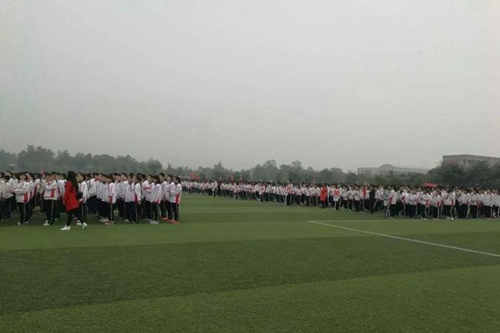四川省彭州市濛陽(yáng)中學(xué)操場(chǎng)集會(huì)