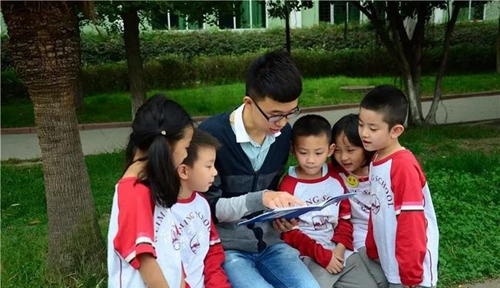 北大附中成都為明學(xué)?？鞓?lè)學(xué)習(xí)