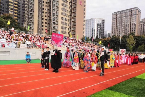 成都樹德中學國際部(光華校區(qū))方隊入場