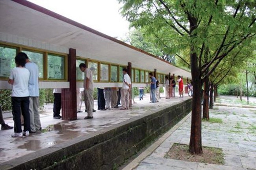 四川省儀隴中學(xué)宣傳欄