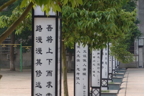 四川省蓬安中學長廊燈柱