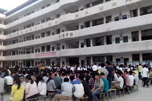 簡陽市三星中學(xué)校園聚會(huì)
