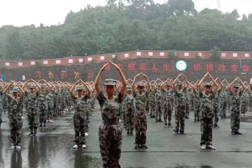 簡陽市石橋中學軍訓結業(yè)表演3