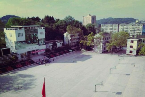 南部縣建興中學(xué)籃球場(chǎng)