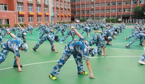 四川師范大學附屬中學外國語學校匕首操