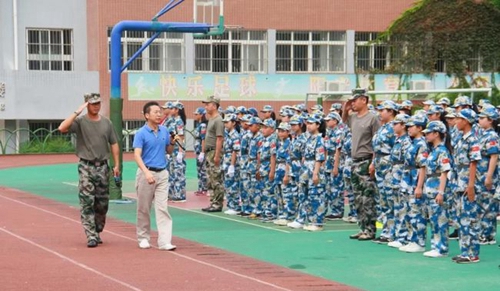 四川師范大學附屬中學外國語學校軍訓檢閱