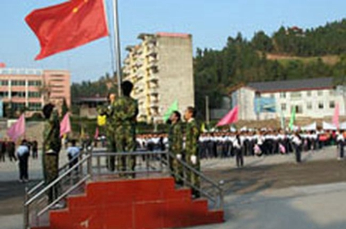 南部縣優(yōu)虎中學(xué)升旗儀式