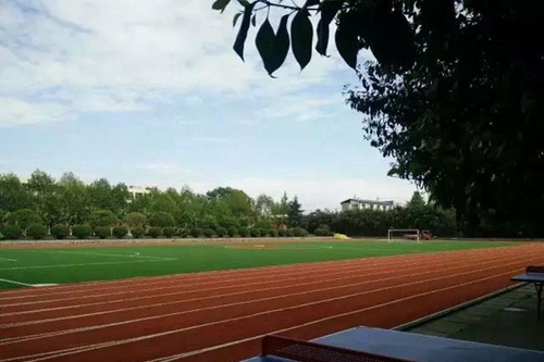 郫縣文武學(xué)校友愛校區(qū)跑道