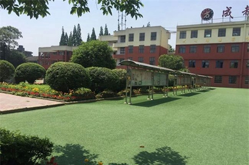 郫縣文武學(xué)校整潔校園