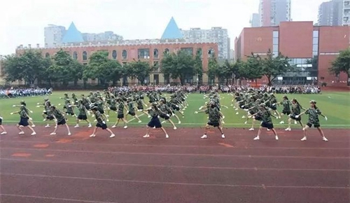 成都市第三十七中學校匕首操展示
