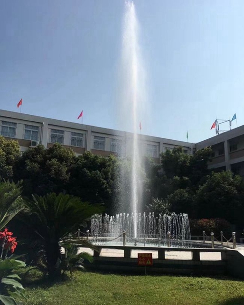 四川省崇州市蜀城中學校園環(huán)境