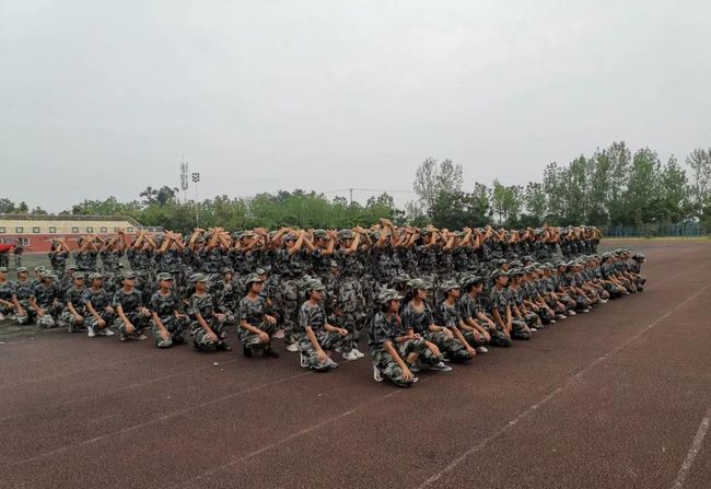 成都經(jīng)濟技術(shù)開發(fā)區(qū)實驗中學(xué)校軍訓(xùn)匯演