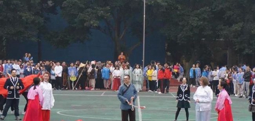 四川師范大學(xué)實驗外國語學(xué)校國際部校運(yùn)會開幕式表演2