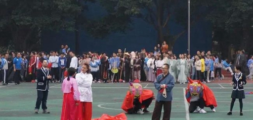 四川師范大學(xué)實驗外國語學(xué)校國際部校運(yùn)會開幕式表演6