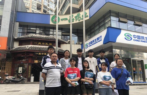 貴陽市工業(yè)職業(yè)學校17級在一品藥業(yè)實習學生