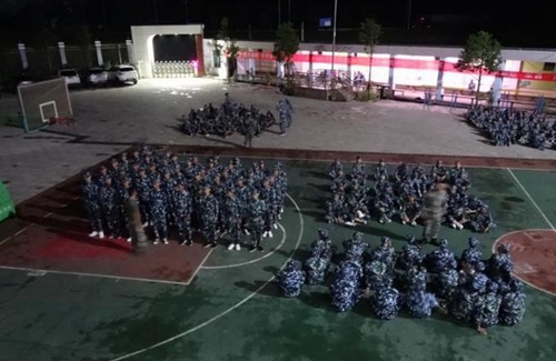 盤州市悅民學(xué)校 軍訓(xùn)時(shí)