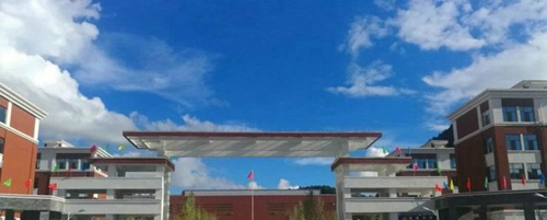 貴州龍里中學校園大門