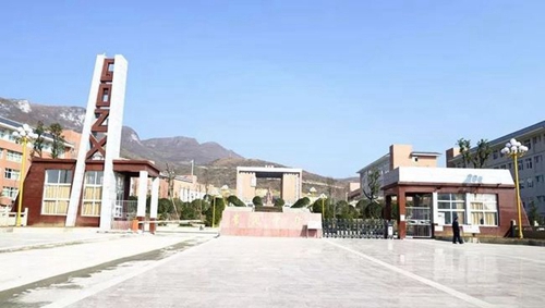 貴州貴定中學學校正門