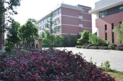 四川天全職業(yè)高級中學教學樓