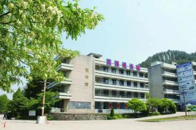 貴陽(yáng)中山科技學(xué)校行政樓