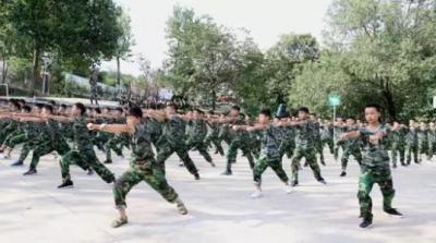 軍訓(xùn)