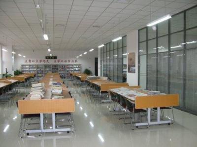 貴州省電子信息高級技工學(xué)校閱覽室