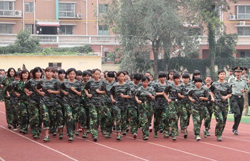 軍訓(xùn)