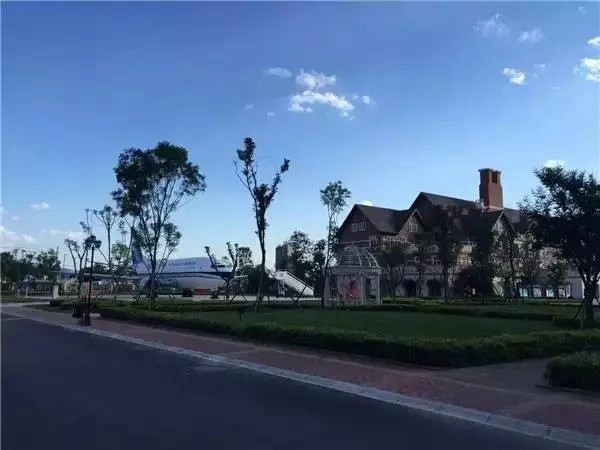 成都航空旅游職業(yè)學(xué)校學(xué)生公寓外景