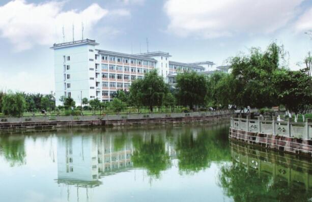 四川中專學(xué)校1.jpg