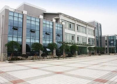 青海柴達(dá)木職業(yè)技術(shù)學(xué)院學(xué)校食堂環(huán)境與寢室宿舍介紹