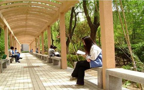 四川省南充師范學(xué)校專業(yè)報名收費貴不貴