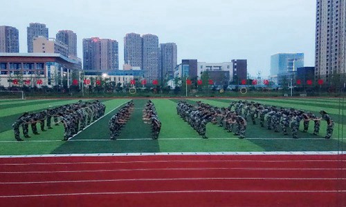 重慶南川隆化職業(yè)中學校2023年報名一年多少學費