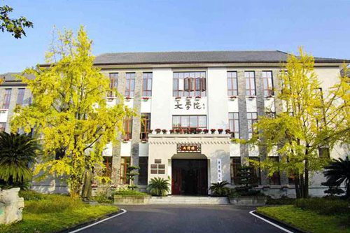 鳳縣職業(yè)教育中心2023年招生招生電話及聯(lián)系方式怎么樣